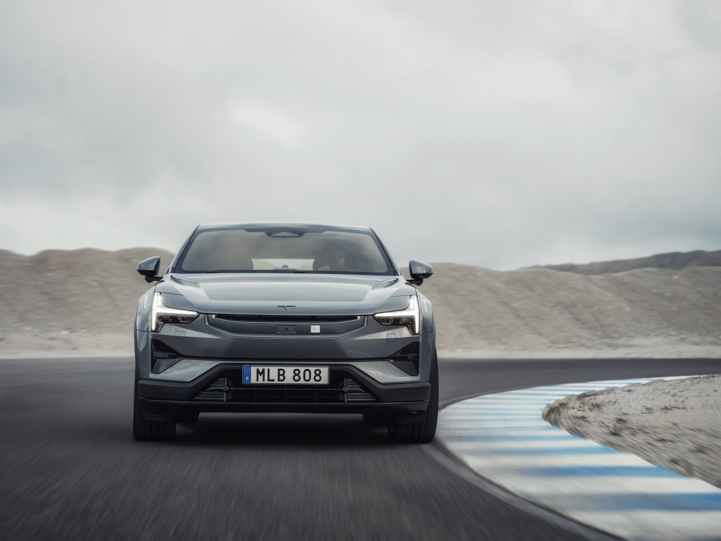 SMALL_693777_20251001_Polestar_3_Model_Year_2026